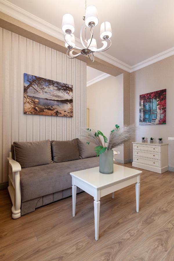 Royal Mini-Apart Hotel On Rynok Square Lviv Exterior photo