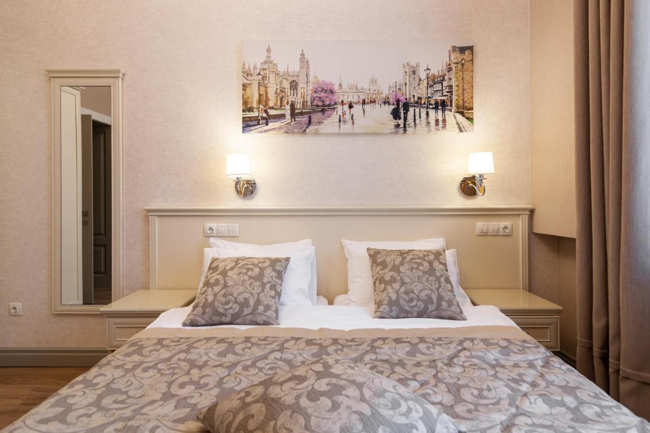 Royal Mini-Apart Hotel On Rynok Square Lviv Exterior photo